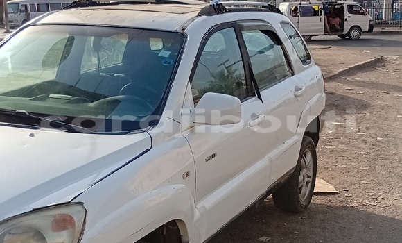 Acheter Occasion Voiture Kia Sportage Blanc à Djibouti city, East africa