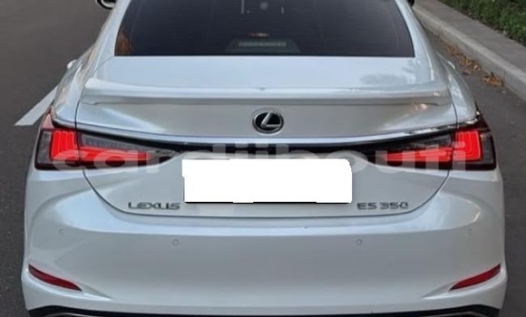 Acheter Occasion Voiture Lexus ES Blanc à Djibouti city, East africa Acheter Occasion Voiture Lexus ES Blanc à Djibouti city, East africa
