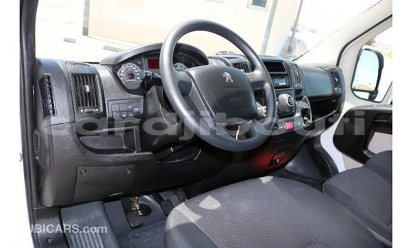 Acheter Import Moto Peugeot XP6 Blanc à Import - Dubai, Ali Sabieh Region