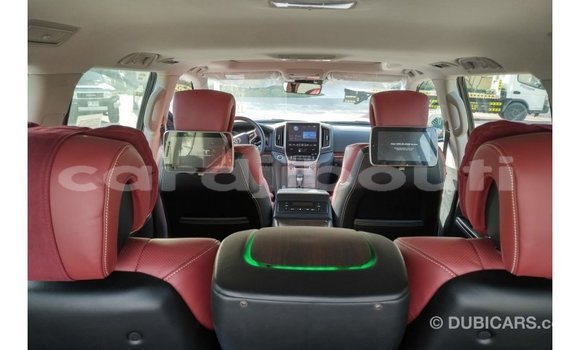 Acheter Import Voiture Toyota Land Cruiser Noir à Import - Dubai, Ali Sabieh Region Acheter Import Voiture Toyota Land Cruiser Noir à Import - Dubai, Ali Sabieh Region