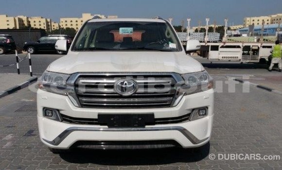 Acheter Import Voiture Toyota Land Cruiser Blanc à Import - Dubai, Ali Sabieh Region Acheter Import Voiture Toyota Land Cruiser Blanc à Import - Dubai, Ali Sabieh Region