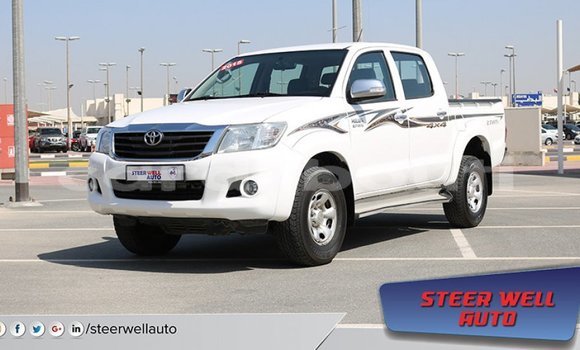 Acheter Import Voiture Toyota Hilux Blanc à Import - Dubai, Ali Sabieh Region Acheter Import Voiture Toyota Hilux Blanc à Import - Dubai, Ali Sabieh Region
