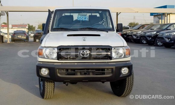 Acheter Import Voiture Toyota Pickup Blanc à Import - Dubai, Ali Sabieh Region Acheter Import Voiture Toyota Pickup Blanc à Import - Dubai, Ali Sabieh Region