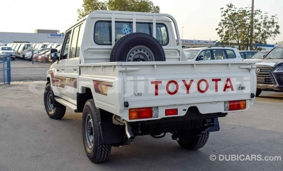 Acheter Import Voiture Toyota Pickup Blanc à Import - Dubai, Ali Sabieh Region Acheter Import Voiture Toyota Pickup Blanc à Import - Dubai, Ali Sabieh Region