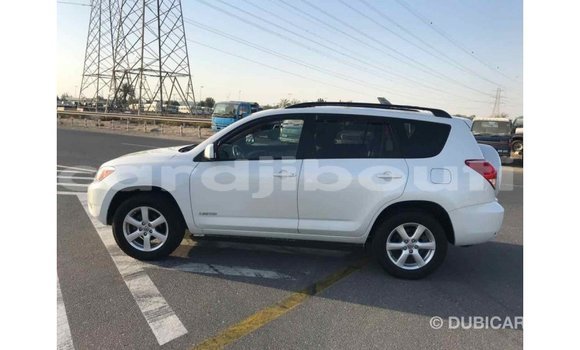 Acheter Import Voiture Toyota 4Runner Blanc à Import - Dubai, Ali Sabieh Region Acheter Import Voiture Toyota 4Runner Blanc à Import - Dubai, Ali Sabieh Region