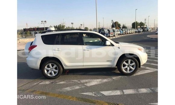 Acheter Import Voiture Toyota 4Runner Blanc à Import - Dubai, Ali Sabieh Region Acheter Import Voiture Toyota 4Runner Blanc à Import - Dubai, Ali Sabieh Region