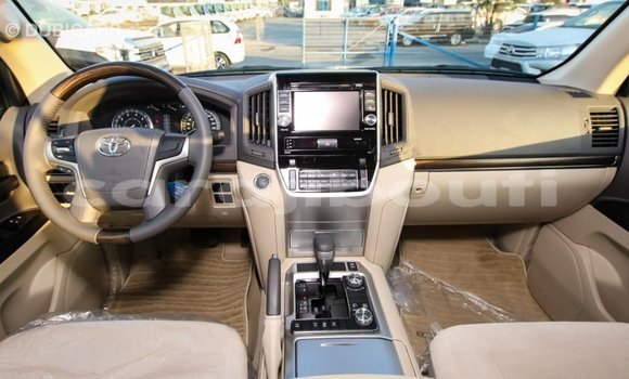 Buy Import Toyota Land Cruiser White Car in Import - Dubai in Ali Sabieh Region Buy Import Toyota Land Cruiser White Car in Import - Dubai in Ali Sabieh Region