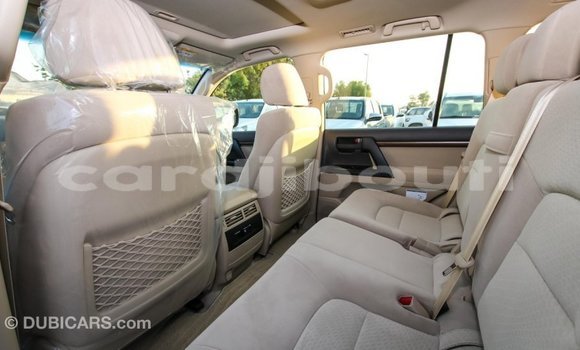 Buy Import Toyota Land Cruiser White Car in Import - Dubai in Ali Sabieh Region Buy Import Toyota Land Cruiser White Car in Import - Dubai in Ali Sabieh Region