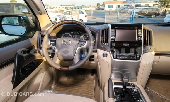 Buy Import Toyota Land Cruiser White Car in Import - Dubai in Ali Sabieh Region Buy Import Toyota Land Cruiser White Car in Import - Dubai in Ali Sabieh Region