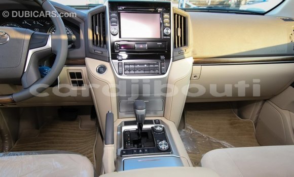 Buy Import Toyota Land Cruiser White Car in Import - Dubai in Ali Sabieh Region Buy Import Toyota Land Cruiser White Car in Import - Dubai in Ali Sabieh Region