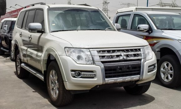 Acheter Import Voiture Mitsubishi Pajero Blanc à Import - Dubai, Ali Sabieh Region Acheter Import Voiture Mitsubishi Pajero Blanc à Import - Dubai, Ali Sabieh Region