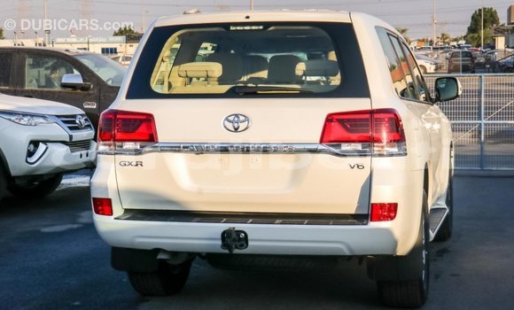 Buy Import Toyota Land Cruiser White Car in Import - Dubai in Ali Sabieh Region Buy Import Toyota Land Cruiser White Car in Import - Dubai in Ali Sabieh Region