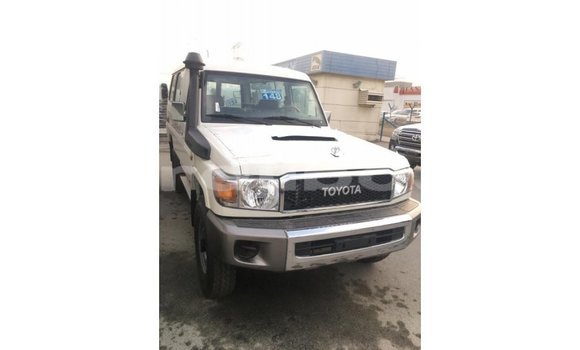 Buy Import Toyota Land Cruiser White Car in Import - Dubai in Ali Sabieh Region Buy Import Toyota Land Cruiser White Car in Import - Dubai in Ali Sabieh Region