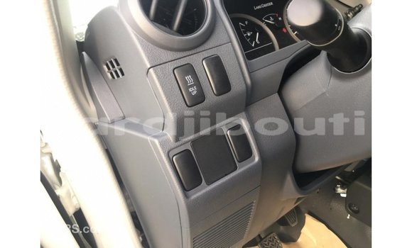 Buy Import Toyota Land Cruiser White Car in Import - Dubai in Ali Sabieh Region Buy Import Toyota Land Cruiser White Car in Import - Dubai in Ali Sabieh Region