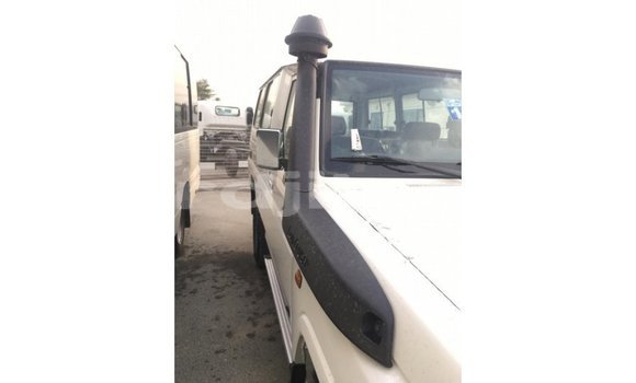 Buy Import Toyota Land Cruiser White Car in Import - Dubai in Ali Sabieh Region Buy Import Toyota Land Cruiser White Car in Import - Dubai in Ali Sabieh Region