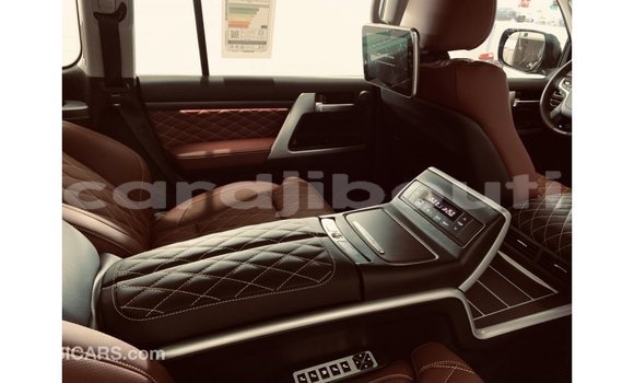 Acheter Import Voiture Toyota Land Cruiser Noir à Import - Dubai, Ali Sabieh Region Acheter Import Voiture Toyota Land Cruiser Noir à Import - Dubai, Ali Sabieh Region