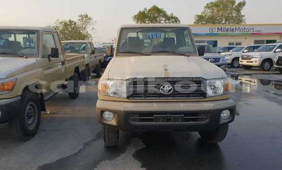 Acheter Neuf Voiture Toyota Land Cruiser Beige à Import - Dubai, Ali Sabieh Region Acheter Neuf Voiture Toyota Land Cruiser Beige à Import - Dubai, Ali Sabieh Region