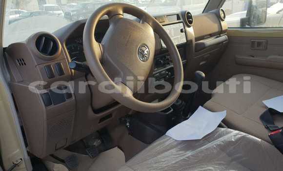 Acheter Neuf Voiture Toyota Land Cruiser Beige à Import - Dubai, Ali Sabieh Region Acheter Neuf Voiture Toyota Land Cruiser Beige à Import - Dubai, Ali Sabieh Region