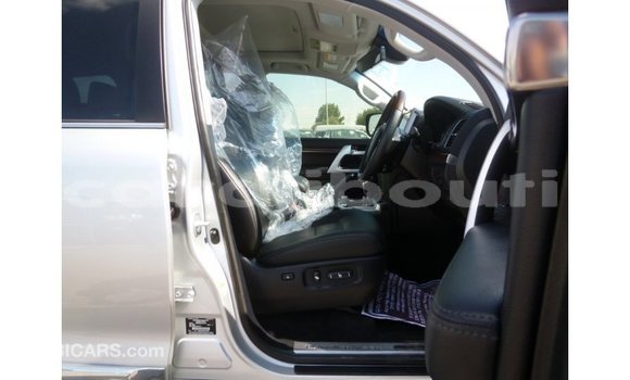 Acheter Import Voiture Toyota Land Cruiser Autre à Import - Dubai, Ali Sabieh Region Acheter Import Voiture Toyota Land Cruiser Autre à Import - Dubai, Ali Sabieh Region