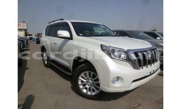 Acheter Import Voiture Toyota Prado Blanc à Import - Dubai, Ali Sabieh Region Acheter Import Voiture Toyota Prado Blanc à Import - Dubai, Ali Sabieh Region