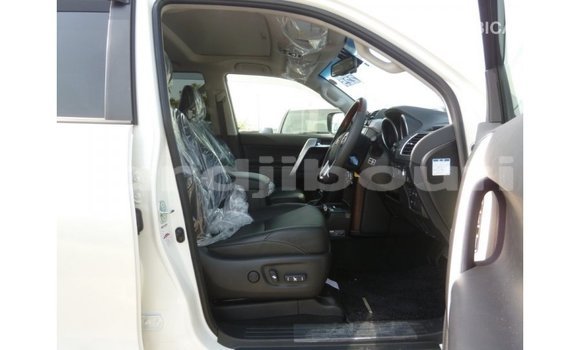 Acheter Import Voiture Toyota Prado Blanc à Import - Dubai, Ali Sabieh Region Acheter Import Voiture Toyota Prado Blanc à Import - Dubai, Ali Sabieh Region
