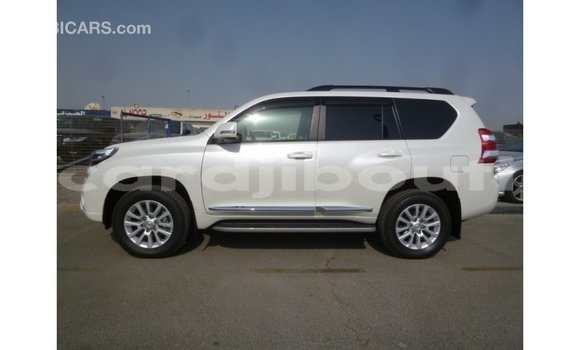 Acheter Import Voiture Toyota Prado Blanc à Import - Dubai, Ali Sabieh Region Acheter Import Voiture Toyota Prado Blanc à Import - Dubai, Ali Sabieh Region