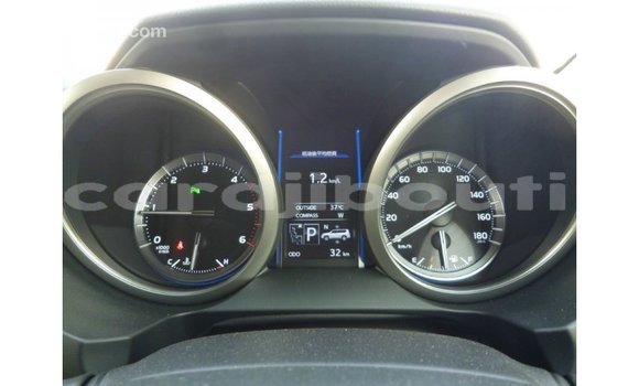 Acheter Import Voiture Toyota Prado Blanc à Import - Dubai, Ali Sabieh Region Acheter Import Voiture Toyota Prado Blanc à Import - Dubai, Ali Sabieh Region