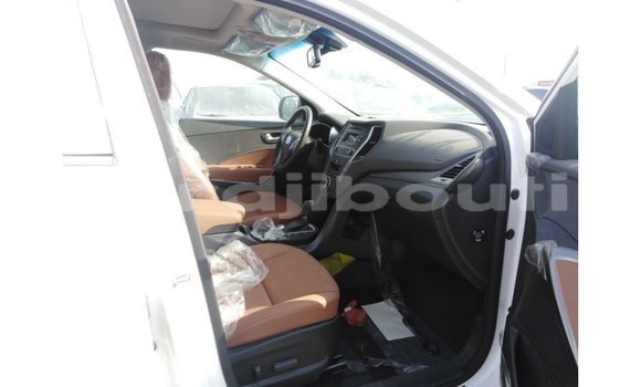 Buy Import Hyundai Santa Fe White Car in Import - Dubai in Ali Sabieh Region Buy Import Hyundai Santa Fe White Car in Import - Dubai in Ali Sabieh Region