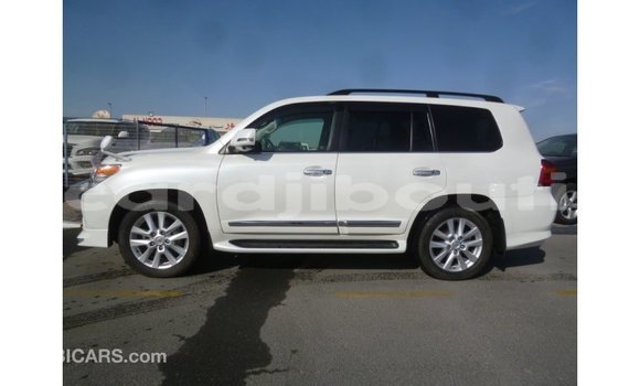 Acheter Import Voiture Toyota Land Cruiser Blanc à Import - Dubai, Ali Sabieh Region Acheter Import Voiture Toyota Land Cruiser Blanc à Import - Dubai, Ali Sabieh Region