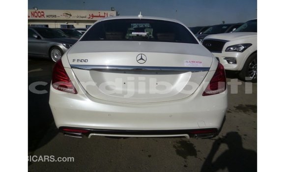 Acheter Import Voiture Mercedes-Benz 190 Blanc à Import - Dubai, Ali Sabieh Region Acheter Import Voiture Mercedes-Benz 190 Blanc à Import - Dubai, Ali Sabieh Region