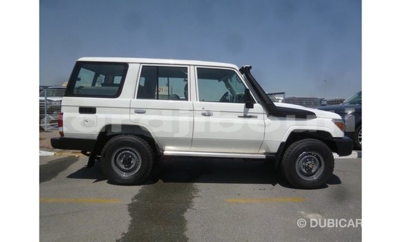 Acheter Import Voiture Toyota Land Cruiser Blanc à Import - Dubai, Ali Sabieh Region Acheter Import Voiture Toyota Land Cruiser Blanc à Import - Dubai, Ali Sabieh Region