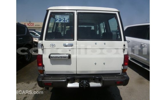 Acheter Import Voiture Toyota Land Cruiser Blanc à Import - Dubai, Ali Sabieh Region Acheter Import Voiture Toyota Land Cruiser Blanc à Import - Dubai, Ali Sabieh Region