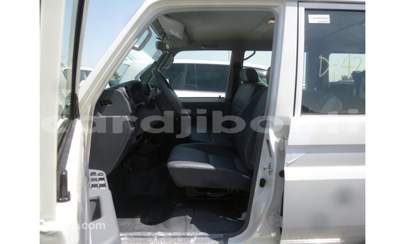 Acheter Import Voiture Toyota Land Cruiser Blanc à Import - Dubai, Ali Sabieh Region Acheter Import Voiture Toyota Land Cruiser Blanc à Import - Dubai, Ali Sabieh Region