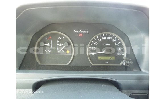 Acheter Import Voiture Toyota Land Cruiser Blanc à Import - Dubai, Ali Sabieh Region Acheter Import Voiture Toyota Land Cruiser Blanc à Import - Dubai, Ali Sabieh Region