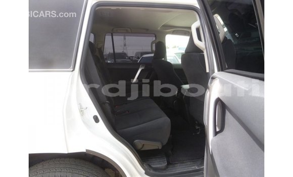Acheter Import Voiture Toyota Prado Blanc à Import - Dubai, Ali Sabieh Region Acheter Import Voiture Toyota Prado Blanc à Import - Dubai, Ali Sabieh Region