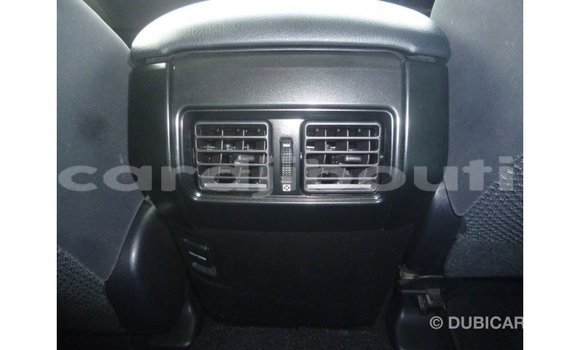 Acheter Import Voiture Toyota Prado Blanc à Import - Dubai, Ali Sabieh Region Acheter Import Voiture Toyota Prado Blanc à Import - Dubai, Ali Sabieh Region