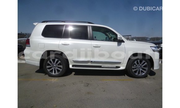 Acheter Import Voiture Toyota Land Cruiser Blanc à Import - Dubai, Ali Sabieh Region Acheter Import Voiture Toyota Land Cruiser Blanc à Import - Dubai, Ali Sabieh Region