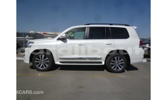 Acheter Import Voiture Toyota Land Cruiser Blanc à Import - Dubai, Ali Sabieh Region Acheter Import Voiture Toyota Land Cruiser Blanc à Import - Dubai, Ali Sabieh Region