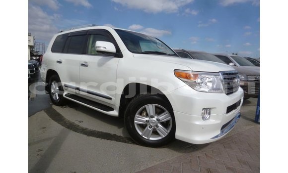 Acheter Import Voiture Toyota Land Cruiser Blanc à Import - Dubai, Ali Sabieh Region Acheter Import Voiture Toyota Land Cruiser Blanc à Import - Dubai, Ali Sabieh Region