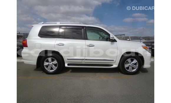 Acheter Import Voiture Toyota Land Cruiser Blanc à Import - Dubai, Ali Sabieh Region Acheter Import Voiture Toyota Land Cruiser Blanc à Import - Dubai, Ali Sabieh Region