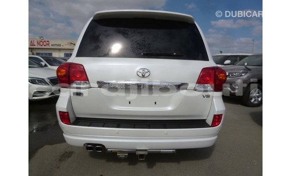 Acheter Import Voiture Toyota Land Cruiser Blanc à Import - Dubai, Ali Sabieh Region Acheter Import Voiture Toyota Land Cruiser Blanc à Import - Dubai, Ali Sabieh Region