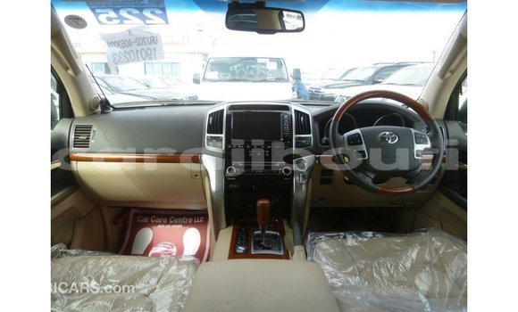Acheter Import Voiture Toyota Land Cruiser Blanc à Import - Dubai, Ali Sabieh Region Acheter Import Voiture Toyota Land Cruiser Blanc à Import - Dubai, Ali Sabieh Region