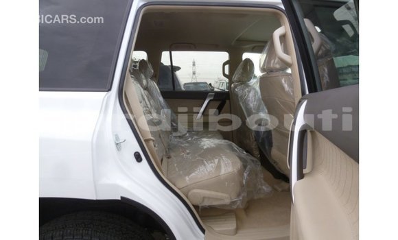Acheter Import Voiture Toyota Prado Blanc à Import - Dubai, Ali Sabieh Region Acheter Import Voiture Toyota Prado Blanc à Import - Dubai, Ali Sabieh Region