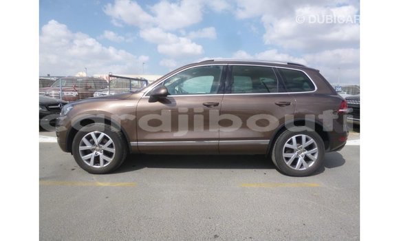 Acheter Import Voiture Volkswagen Touareg Marron à Import - Dubai, Ali Sabieh Region Acheter Import Voiture Volkswagen Touareg Marron à Import - Dubai, Ali Sabieh Region
