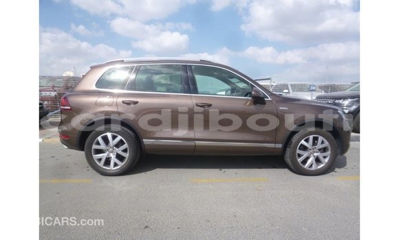Acheter Import Voiture Volkswagen Touareg Marron à Import - Dubai, Ali Sabieh Region Acheter Import Voiture Volkswagen Touareg Marron à Import - Dubai, Ali Sabieh Region