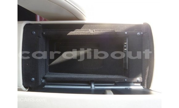 Acheter Import Voiture Mercedes-Benz 190 Bleu à Import - Dubai, Ali Sabieh Region Acheter Import Voiture Mercedes-Benz 190 Bleu à Import - Dubai, Ali Sabieh Region