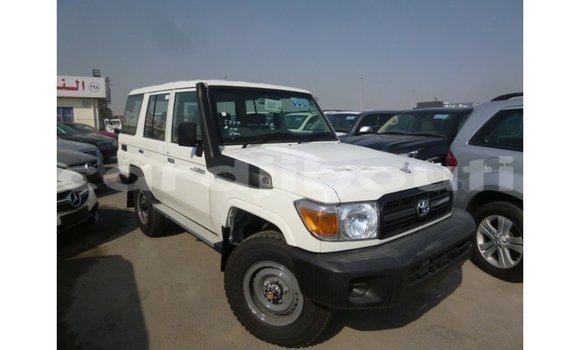 Acheter Import Voiture Toyota Land Cruiser Blanc à Import - Dubai, Ali Sabieh Region Acheter Import Voiture Toyota Land Cruiser Blanc à Import - Dubai, Ali Sabieh Region