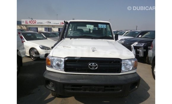 Acheter Import Voiture Toyota Land Cruiser Blanc à Import - Dubai, Ali Sabieh Region Acheter Import Voiture Toyota Land Cruiser Blanc à Import - Dubai, Ali Sabieh Region
