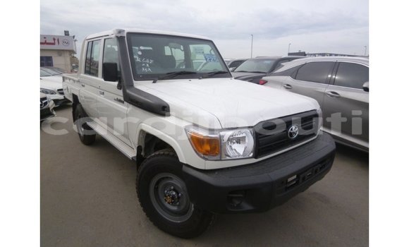 Acheter Import Voiture Toyota Land Cruiser Blanc à Import - Dubai, Ali Sabieh Region Acheter Import Voiture Toyota Land Cruiser Blanc à Import - Dubai, Ali Sabieh Region