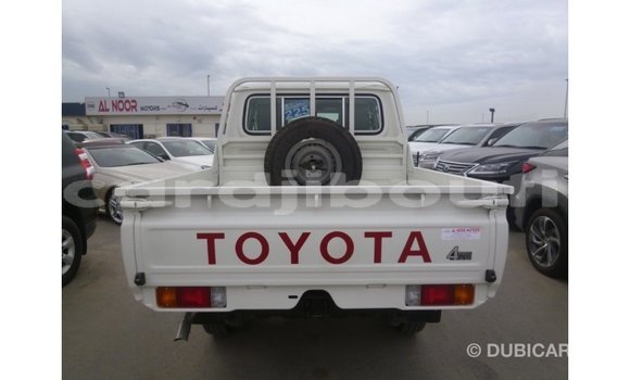 Acheter Import Voiture Toyota Land Cruiser Blanc à Import - Dubai, Ali Sabieh Region Acheter Import Voiture Toyota Land Cruiser Blanc à Import - Dubai, Ali Sabieh Region